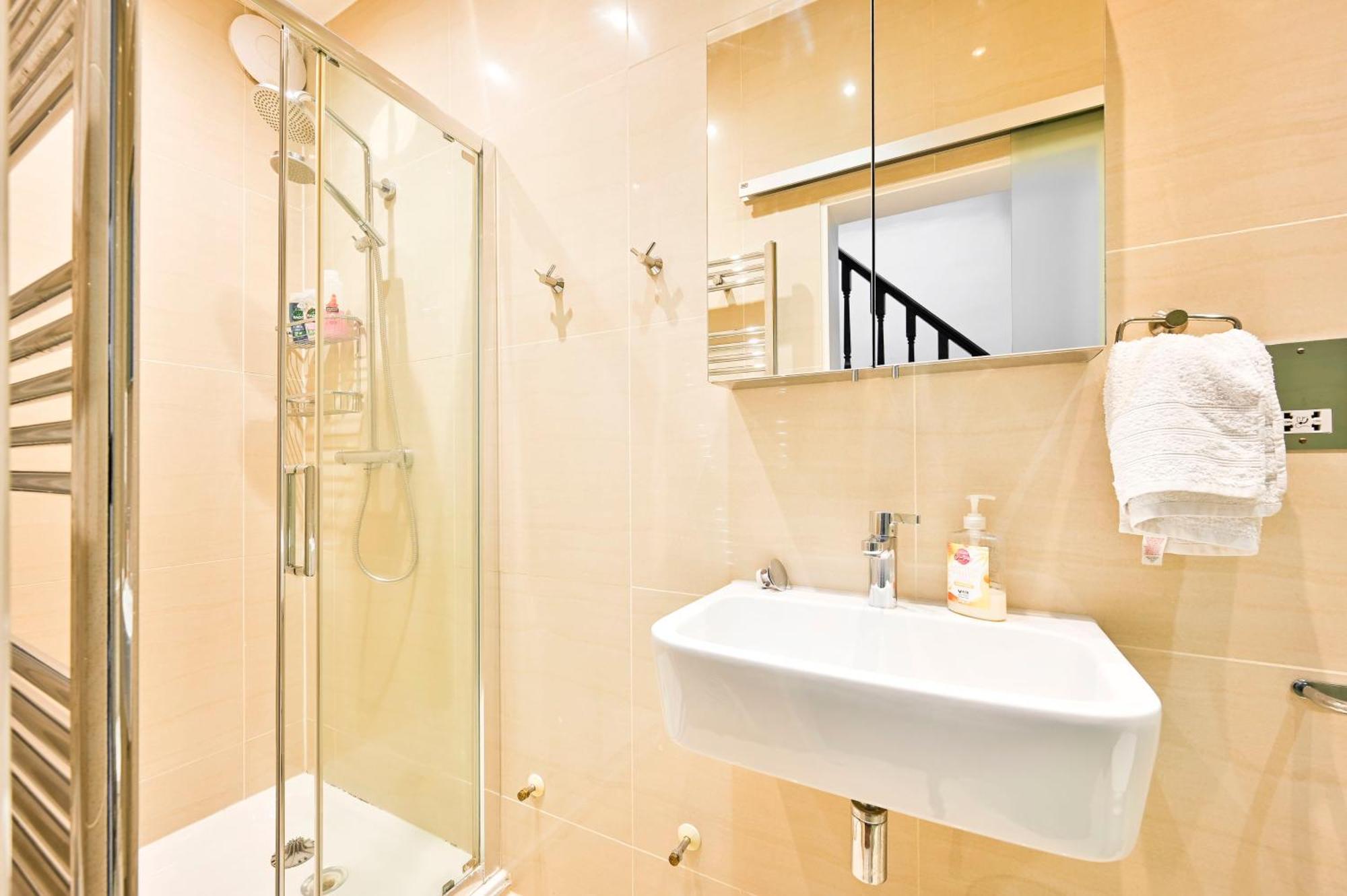 Appartement Lovely 4 Bedrooms Entire House In Hammersmith Londres